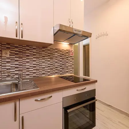 Tatinja A6 * Trogir